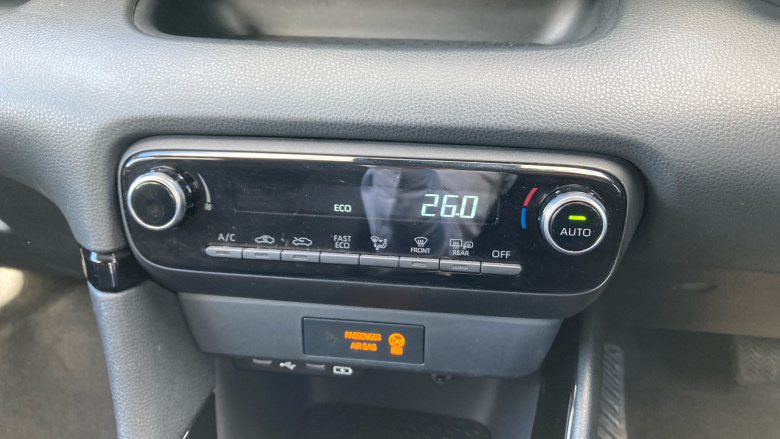 Toyota Yaris 1.5 Hybrid Design 5dr CVT Hybrid Hatchback